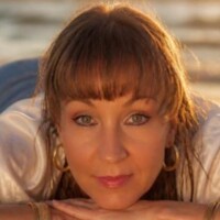 Queen Angelic, Single aus Stralsund